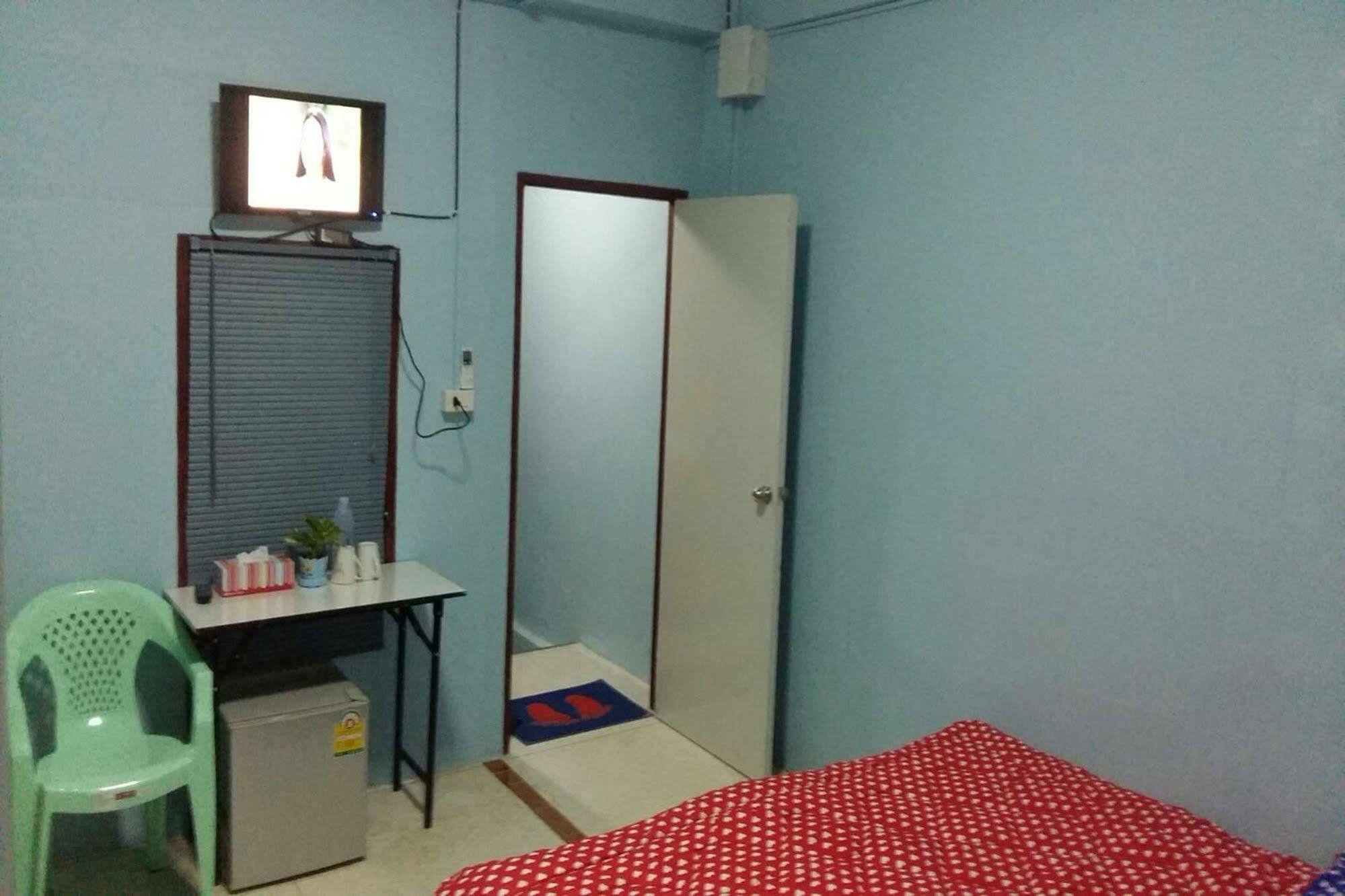 Hana Guesthouse Hua Hin Bagian luar foto